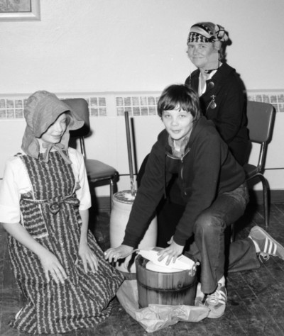 mrs thomas with kids
